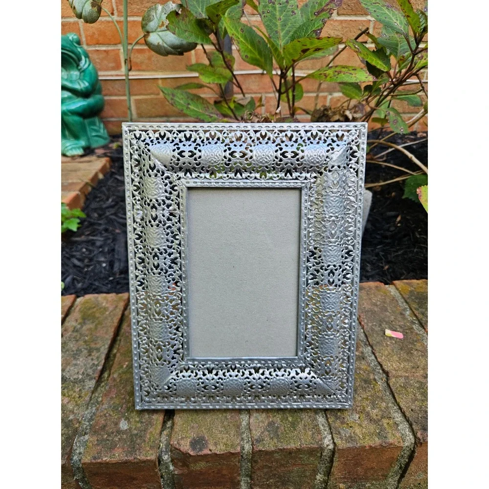Silver Tone Aluminum Ornate Picture Frame 3.5